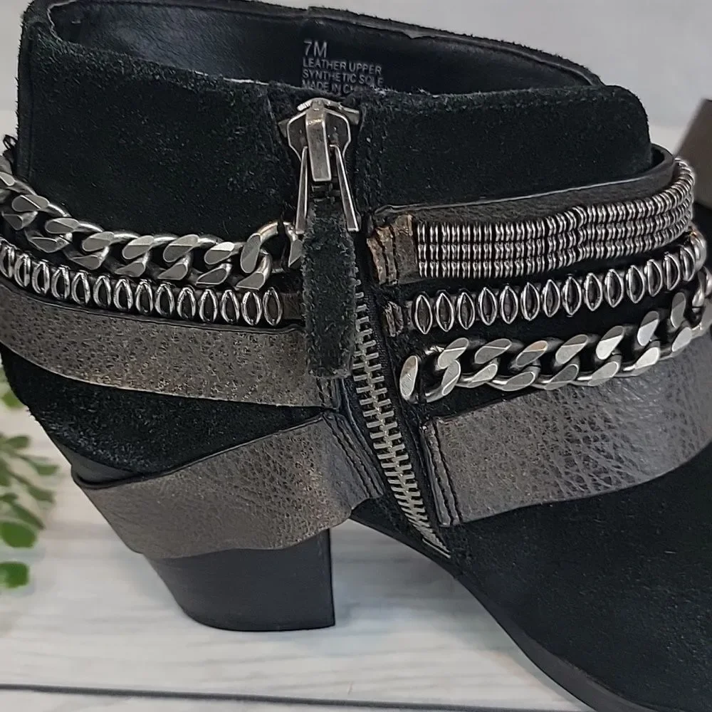 Trouve' Bristol Black Leather Ankle Boots with Chain Detail Womens Size 7M